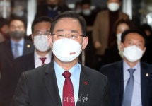 법인세 1% 인하...언발에 오줌누기 비공개 의총 참석하는 주호영