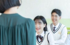 남고생 제자와 '부적절 관계' 맺은 30대 女교사, 불구속 기소