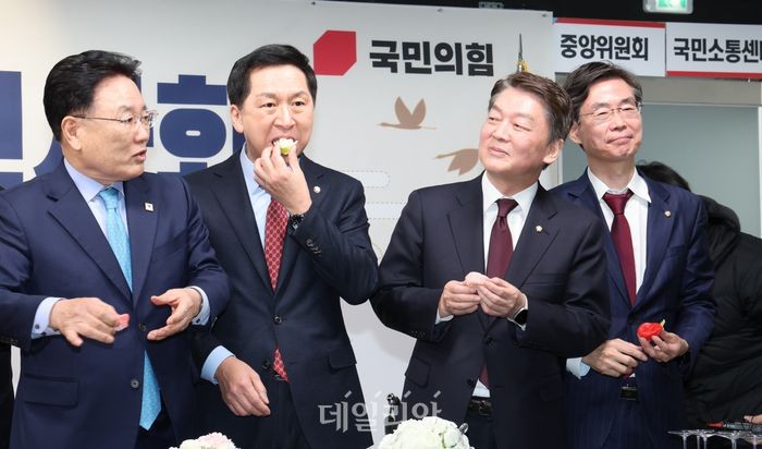 국민의힘 당 대표 후보 선거, 안철수와 조경태의 단일화 논란