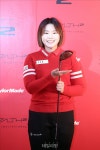포즈 취하는 팀 테일러메이드 임희정 골프 프로