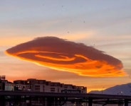 장미 같기도, UFO 같기도…튀르키예 하늘에 뜬 신기한 구름