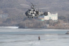 위기에 빠진 전우, 내가 구한다