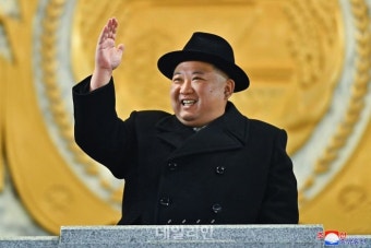 [속보] 김정은, 北 건군절 75주년 기념 열병식 참석