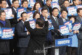 ‘초유’ 기록 보유 대표에 망조 든 민주당 [정기수 칼럼]