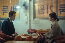 [홍종선의 캐릭터탐구㉝] 바둑 두고 체스 하는 여자들…더 글로리-퀸스 캠빗 공통점