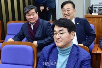 이재명 체포동의안 관련 의총 참석한 박용진-전해철
