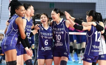 흥국생명, 도로공사에 시즌 첫 패배…현대건설 선두 탈환 희망