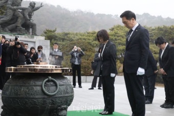김기현 신임 당대표, 현충원 참배