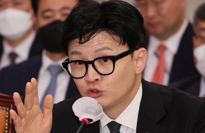 한동훈 전 대표 부부, 아들 학폭 의혹 고발에 불기소 처분 문제에 논란