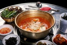 주변보다 1000원이나 더 싸게 팔았는데…식당 사장 징역형 왜