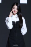 장원영 아이브 대표 포즈