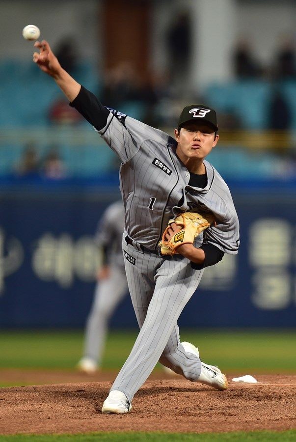 한화 이글스 문동주, 시범경기서 뛰어난 피칭으로 팀의 2연승 이끈다