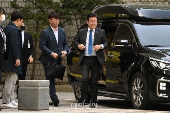 이재명 대표, '공직선거법 위반 혐의' 법원 출석