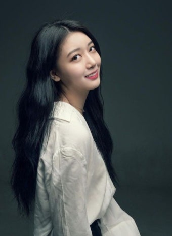 [단독] '홍지윤 동생' 홍주현도 소속사와 갈등…전속계약 해지 소송 제기