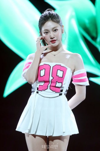 닝닝 '단짠 볼하트'