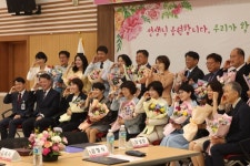 경기도교육청, 제42회 스승의 날 맞아… 교원 1385명에 훈·포장 등 전수