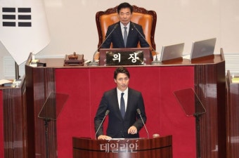 국회에서 연설하는 트뤼도 캐나다 총리