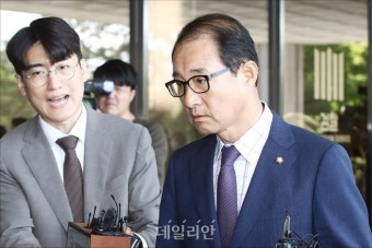 '민주당 전당대회 돈봉투 의혹' 검찰 소환조사 출석하는 이성만 의원