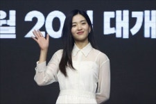 김태리, 영상 번역 재능기부 요청했다가 논란…소속사 불편드려 죄송