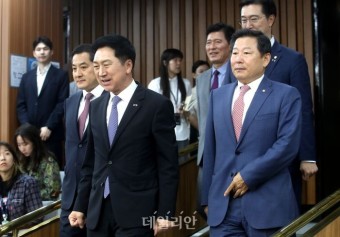 확대당직자회의 참석하는 김기현-이철규