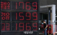 세수 부족한데 기름값은 오르고…유류세 딜레마 빠진 정부