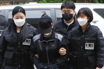 생후 40일 아들 던져 살해한 20대 엄마, 징역 10년