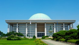 만취 운전한 30대, 국회 정문 부수고 안으로 진입