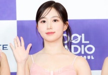 엔믹스 해원, 미소 살짝