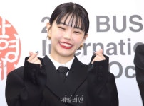 나슬디앤아이 | 아이나 디 엔드, 과즙미 터지는 미소[28th BIFF]