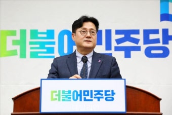 의총 발언하는 홍익표 민주당 원내대표