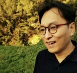 17살 여성에게 애인 안 받아주면 자살할꺼 박진성 시인…항소심서 실형·법정구속