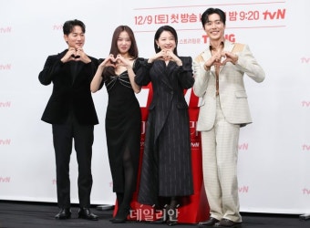 김영재-황보름별-이영애-이무생 '좋은 분위기'