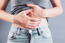 엄마 손은 약손 진짜일까…여기 마사지하니 복통에 효과적