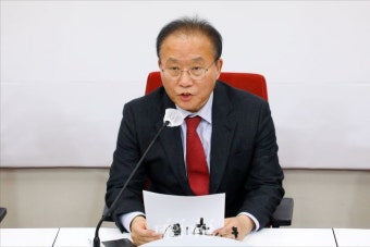 한동훈 비대위원장 인선 발표하는 윤재옥 권한대행