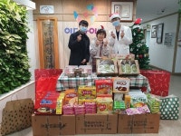 소통한의원, 크리스마스 맞아 이든아이빌 아이들에게 과일·과자 선물