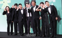 포즈 취하는 '사장님 귀는 당나귀 귀' 출연진