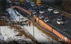 대설에 길 ‘꽁꽁’…올림픽대로서 택시 전복 사고 발생