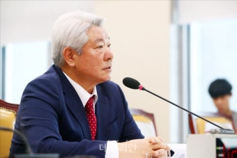 답변하는 김홍일 방통위원장 후보자