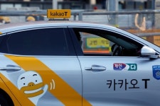 ‘경쟁사 콜 차단’ 카카오모빌리티 자진시정 기각…법적 책임 따진다
