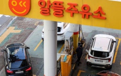 주유소 기름값 12주째 하락…경유 1400원대 진입
