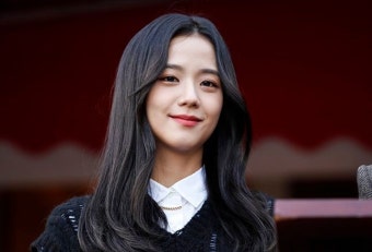 블랙핑크 지수, YG 떠나 친오빠 품으로…엔터사업 확장 예고