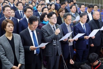 野, '쌍특검법' 정부 이송되자마자 용산서 기자회견…