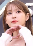 아이유, 예쁨 한도초과