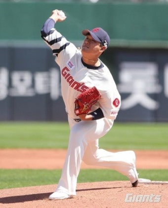 “사실 아니다” 정면 돌파하는 나균안, 돌덩이 지고 가는 롯데