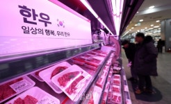 한우 소비 늘려 가격하락 잡는다…하나로마트서 최대 50% 할인판매