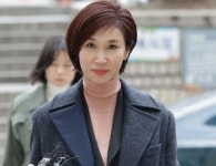 최태원·노소영, 이혼소송 항소심 첫 대면…질문엔 '묵묵부답'