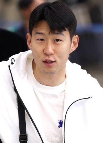 손흥민 '기쁜 표정'