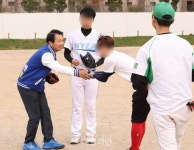 탄천유수지에서 지지 호소하는 송기호 더불어민주당 송파을 후보