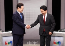 악수하는 이재명-원희룡 인천 계양을 후보