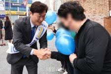 장철민 더불어민주당 대전동구 후보 용전네거리에서 지지 호소